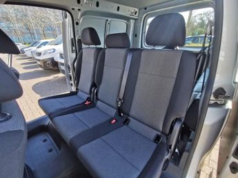 VOLKSWAGEN CADDY MAXI 2.0 TDi C20 Maxi Combi Van 5dr Diesel Manual FWD (Window) (128 g
