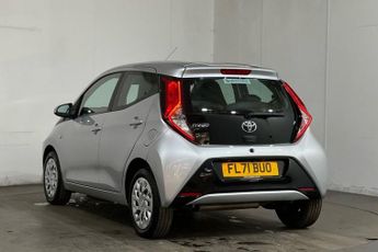 TOYOTA AYGO 1.0 VVT-i x-play Hatchback 5dr Petrol Manual Euro 6 (s/s) (71 ps