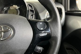 TOYOTA AYGO 1.0 VVT-i x-play Hatchback 5dr Petrol Manual Euro 6 (s/s) (71 ps