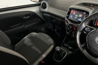 TOYOTA AYGO 1.0 VVT-i x-play Hatchback 5dr Petrol Manual Euro 6 (s/s) (71 ps