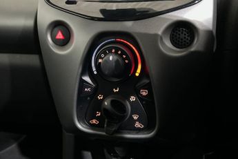 TOYOTA AYGO 1.0 VVT-i x-play Hatchback 5dr Petrol Manual Euro 6 (s/s) (71 ps