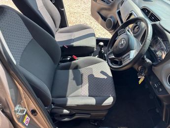 TOYOTA YARIS 1.33 Dual VVT-i Icon Hatchback 5dr Petrol Manual Euro 5 Euro 5 (