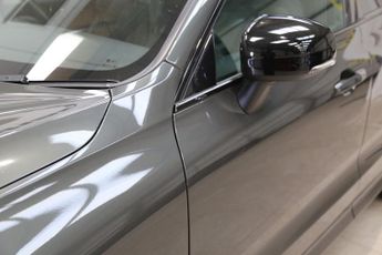 VOLVO XC60 2.0 B4 MHEV R-Design SUV 5dr Diesel Hybrid Auto AWD Euro 6 (s/s)
