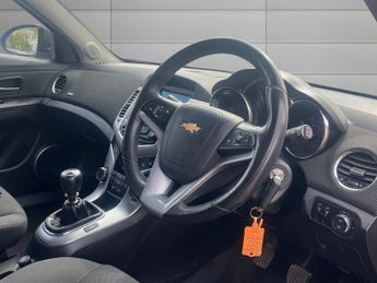 CHEVROLET CRUZE 1.8 LTZ Hatchback 5dr Petrol Manual Euro 5 (141 ps)