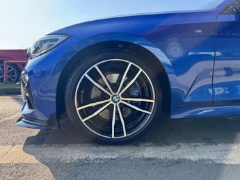 BMW 3 SERIES 2.0 320d MHT M Sport Saloon 4dr Diesel Hybrid Auto Euro 6 (s/s) 