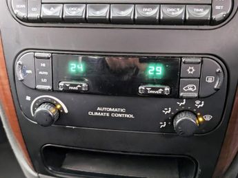 CHRYSLER VOYAGER 2.8 CRD LX Plus MPV 5dr Diesel Automatic (221 g/km, 148 bhp)