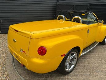 CHEVROLET SSR 6.0 V8 LS2 Auto 