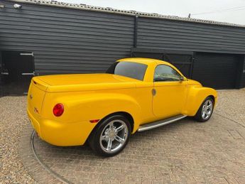 CHEVROLET SSR 6.0 V8 LS2 Auto 