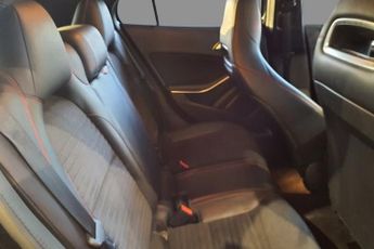 MERCEDES-BENZ GLA-CLASS 2.1 GLA200d AMG Line 7G-DCT | PART LEATHER 
