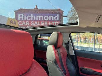 LAND ROVER RANGE ROVER EVOQUE 2.2 SD4 Dynamic SUV 5dr Diesel Auto 4WD Euro 5 (s/s) (190 ps)