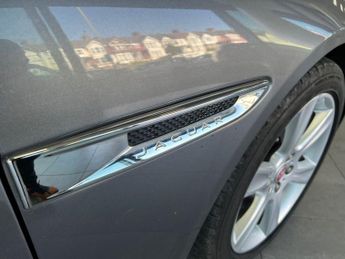 JAGUAR XE 2.0d Portfolio Saloon 4dr Diesel Auto Euro 6 (s/s) (180 ps)