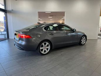 JAGUAR XE 2.0d Portfolio Saloon 4dr Diesel Auto Euro 6 (s/s) (180 ps)