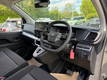 VAUXHALL Vivaro-e Life 75kWh Combi XL MPV 5dr Electric Auto LWB (9 Seat, 7.4kW Charger)