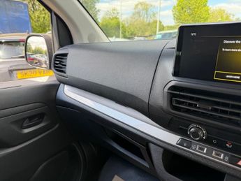 VAUXHALL Vivaro-e Life 75kWh Combi XL MPV 5dr Electric Auto LWB (9 Seat, 7.4kW Charger)