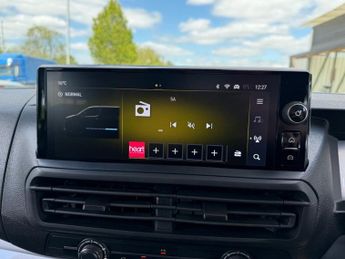 VAUXHALL Vivaro-e Life 75kWh Combi XL MPV 5dr Electric Auto LWB (9 Seat, 7.4kW Charger)