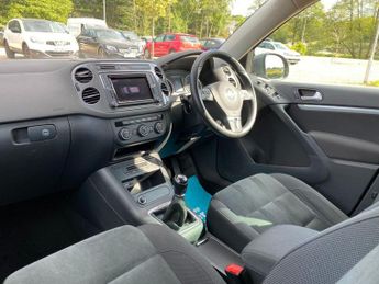 VOLKSWAGEN TIGUAN 2.0 TDI BlueMotion Tech Match SUV 5dr Diesel Manual 4WD Euro 6 (