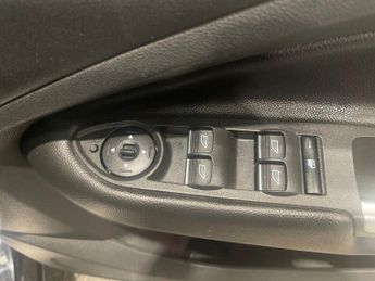 FORD KUGA 1.5 TDCi Titanium SUV 5dr Diesel Powershift Euro 6 (s/s) (120 ps