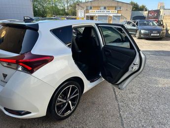 TOYOTA AURIS 1.8 VVT-h GB25 Hatchback 5dr Petrol Hybrid CVT Euro 6 (s/s) (Saf