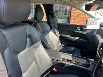 VOLVO XC60 2.0 D4 Momentum Pro SUV 5dr Diesel Auto AWD Euro 6 (s/s) (190 ps