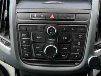VAUXHALL ZAFIRA TOURER 2.0 CDTi SE MPV 5dr Diesel Auto Euro 5 (165 ps)