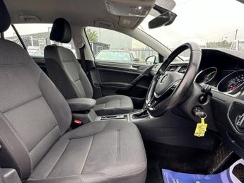 VOLKSWAGEN E-GOLF 35.8kWh e-Golf Hatchback 5dr Electric Auto (136 ps)
