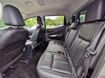 NISSAN NAVARA 2.3 dCi Tekna Pickup Double Cab 4dr Diesel Manual 4WD Euro 6 (s/