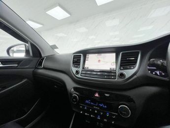 HYUNDAI TUCSON 1.7 CRDi Blue Drive SE Nav SUV 5dr Diesel Manual Euro 6 (s/s) (1