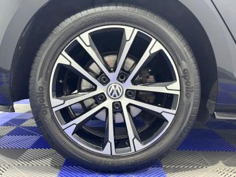 VOLKSWAGEN GOLF 2.0 TDI R-Line Hatchback 5dr Diesel DSG Euro 6 (s/s) (150 ps)