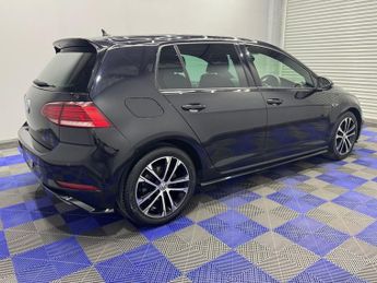 VOLKSWAGEN GOLF 2.0 TDI R-Line Hatchback 5dr Diesel DSG Euro 6 (s/s) (150 ps)