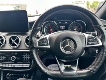 MERCEDES-BENZ 180 2.1 GLA220d AMG Line (Premium) SUV 5dr Diesel 7G-DCT 4MATIC Euro