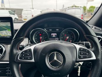 MERCEDES-BENZ GLA220 2.1 GLA220d AMG Line (Premium) SUV 5dr Diesel 7G-DCT 4MATIC Euro