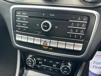 MERCEDES-BENZ 180 2.1 GLA220d AMG Line (Premium) SUV 5dr Diesel 7G-DCT 4MATIC Euro