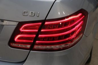 MERCEDES-BENZ E-CLASS 2.1 E220 CDI SE Saloon 4dr Diesel G-Tronic+ Euro 5 (s/s) (170 ps