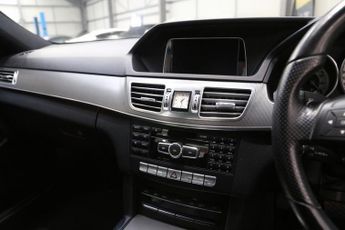MERCEDES-BENZ E-CLASS 2.1 E220 CDI SE Saloon 4dr Diesel G-Tronic+ Euro 5 (s/s) (170 ps