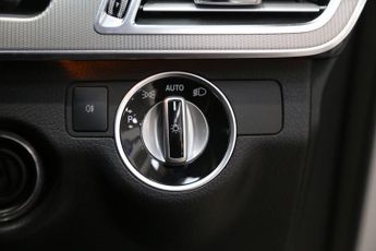 MERCEDES-BENZ E-CLASS 2.1 E220 CDI SE Saloon 4dr Diesel G-Tronic+ Euro 5 (s/s) (170 ps