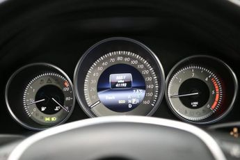 MERCEDES-BENZ E-CLASS 2.1 E220 CDI SE Saloon 4dr Diesel G-Tronic+ Euro 5 (s/s) (170 ps