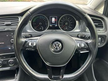 VOLKSWAGEN E-GOLF 35.8kWh e-Golf Hatchback 5dr Electric Auto (136 ps)