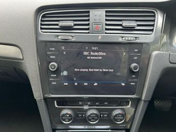 VOLKSWAGEN E-GOLF 35.8kWh e-Golf Hatchback 5dr Electric Auto (136 ps)
