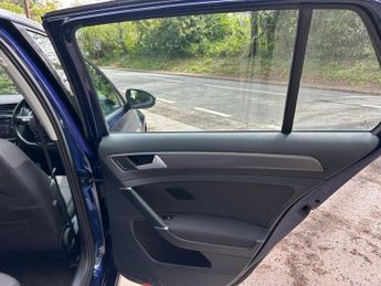 VOLKSWAGEN E-GOLF 35.8kWh e-Golf Hatchback 5dr Electric Auto (136 ps)