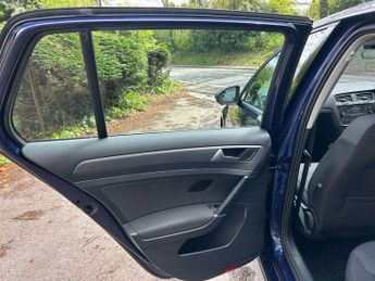 VOLKSWAGEN E-GOLF 35.8kWh e-Golf Hatchback 5dr Electric Auto (136 ps)