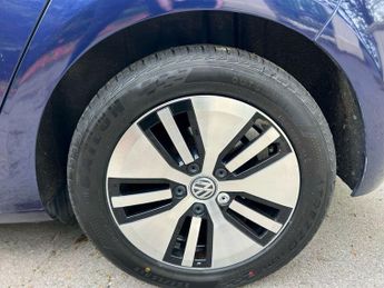 VOLKSWAGEN E-GOLF 35.8kWh e-Golf Hatchback 5dr Electric Auto (136 ps)