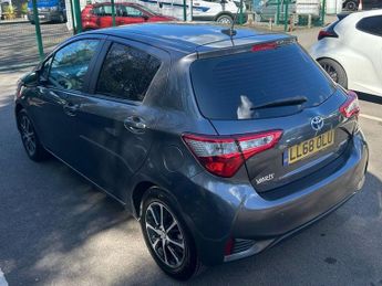 TOYOTA YARIS 1.5 VVT-h Icon Tech Hatchback 5dr Petrol Hybrid E-CVT Euro 6 (s/