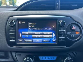 TOYOTA YARIS 1.5 VVT-h Icon Tech Hatchback 5dr Petrol Hybrid E-CVT Euro 6 (s/