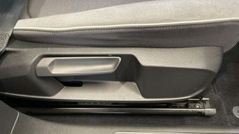 VOLKSWAGEN ID.3 Pro 58kWh Family Hatchback 5dr Electric Auto (145 ps)