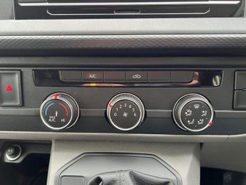 VOLKSWAGEN TRANSPORTER 2.0 TDI T28 Highline Panel Van 5dr Diesel DSG FWD LWB High Roof 