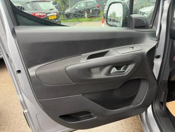 CITROEN E-BERLINGO 52kWh PLUS M MPV 5dr Electric Auto (7.4kW Charger) (136 ps)