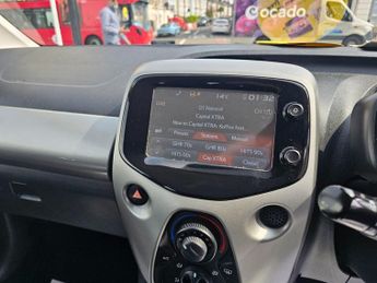 TOYOTA AYGO 1.0 VVT-i x-play Hatchback 5dr Petrol Manual Euro 6 (68 ps)