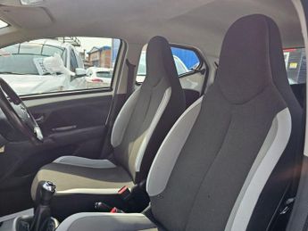 TOYOTA AYGO 1.0 VVT-i x-play Hatchback 5dr Petrol Manual Euro 6 (68 ps)