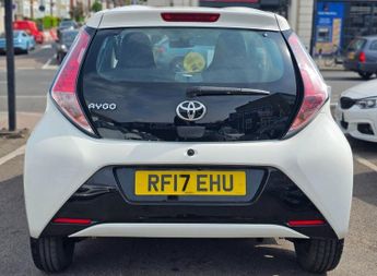 TOYOTA AYGO 1.0 VVT-i x-play Hatchback 5dr Petrol Manual Euro 6 (68 ps)