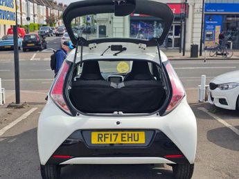 TOYOTA AYGO 1.0 VVT-i x-play Hatchback 5dr Petrol Manual Euro 6 (68 ps)